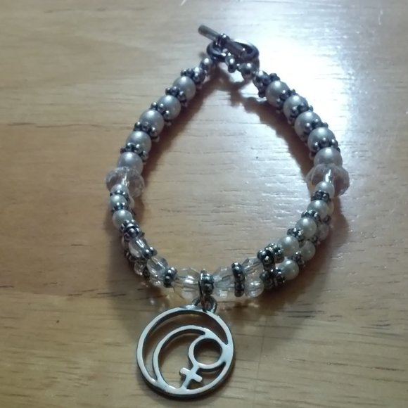 Bracelet Pearls and Silver Beads Unworn 7 1/2" Long with Charm Cross In Circle - Picture 2 of 2